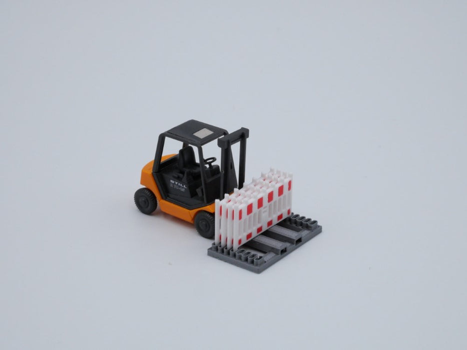H0 Absperrschranke - Maßstab 1:87 - Farbe rot/weiß - 10 Stück (inkl. Transportgestell)