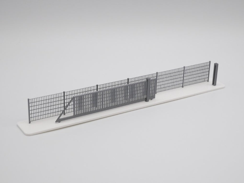 H0 Stahlmattenzaun, Industriezaun, Metallzaun - Silber - Gesamtlänge 100 cm - SET mit Schiebetor