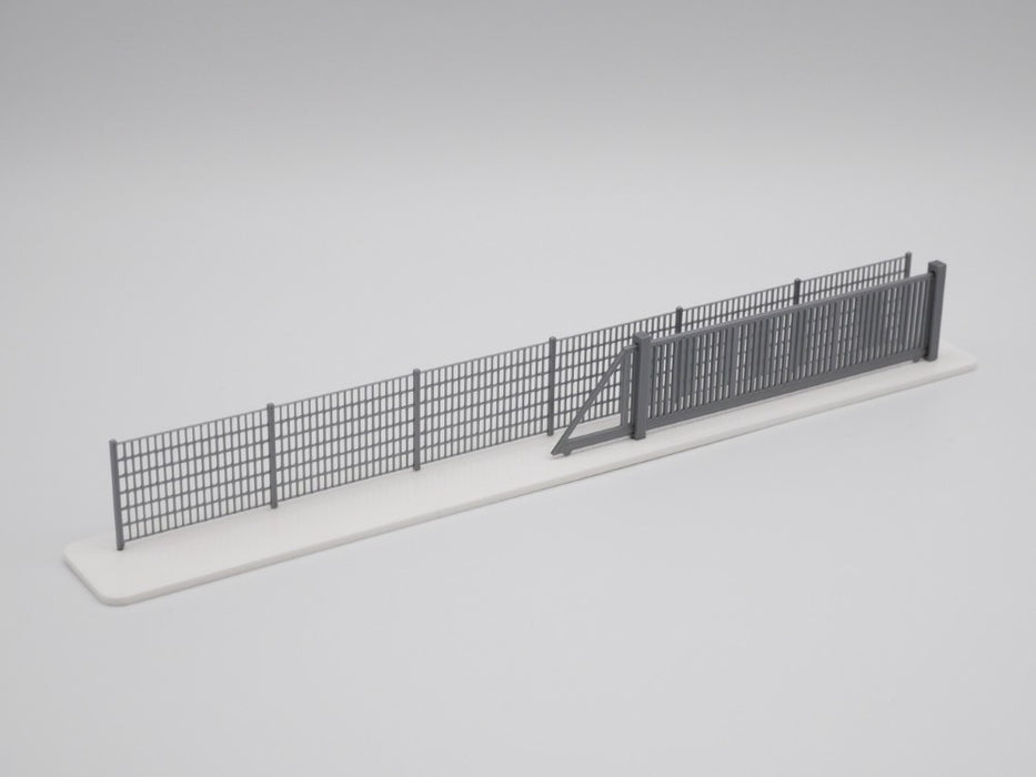 H0 Stahlmattenzaun, Industriezaun, Metallzaun - Silber - Gesamtlänge 100 cm - SET mit Schiebetor
