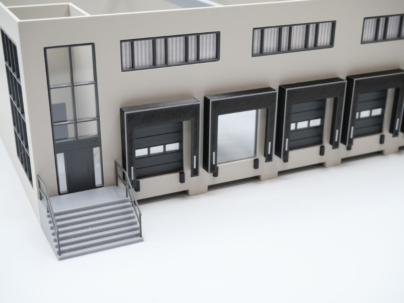 H0 Logistikhalle Lagerhalle mit Büro - 6 Tore (Bausatz)