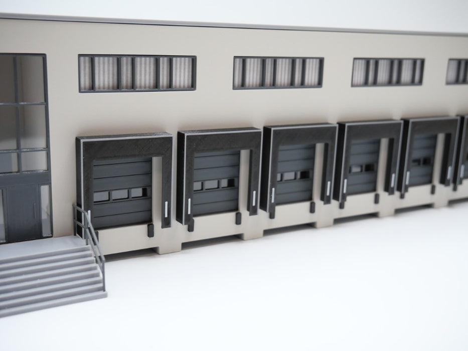 H0 Logistikhalle Lagerhalle mit Büro - 6 Tore (Bausatz)